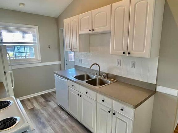 3rd image of 1244 E Rowland Ave
