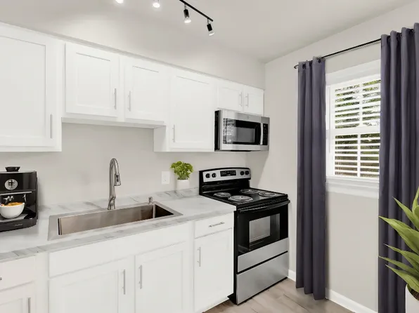 Wakefield, 1746 Englewood Dr, Staunton, VA 24401