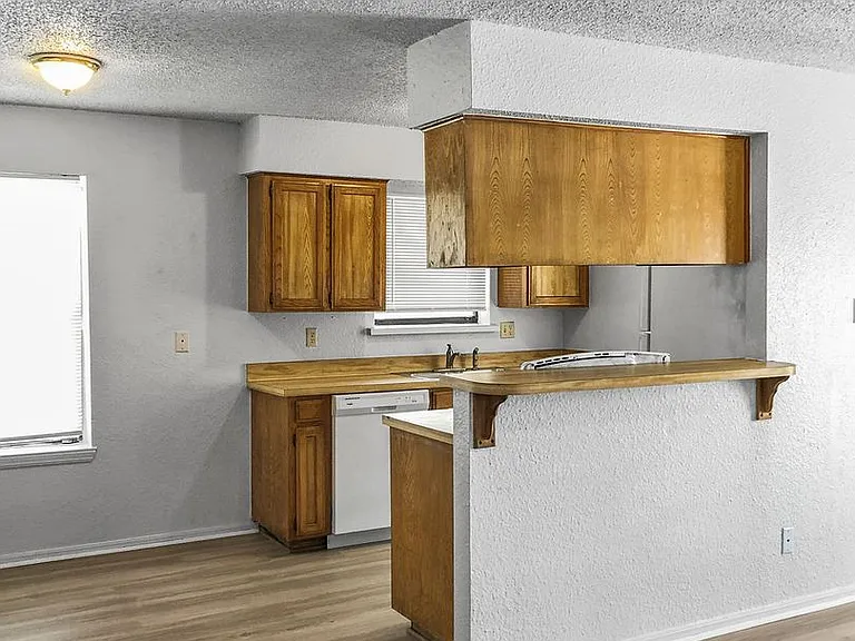 821 N Mesquite St — Photo 5