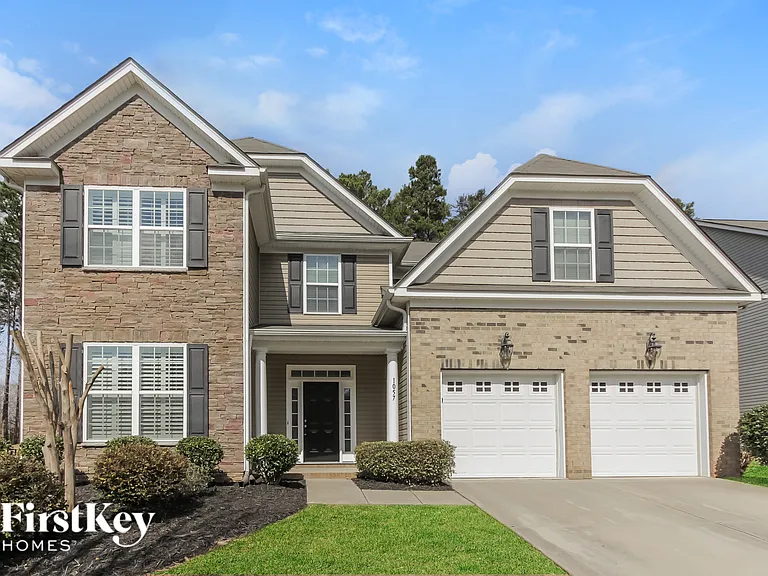 1057 McLaren Dr — Photo 1