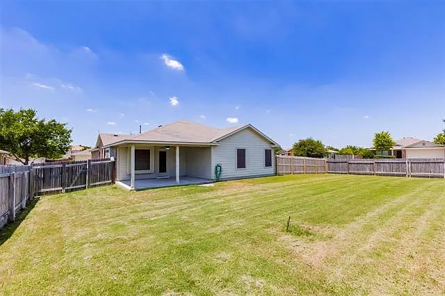 3 bed, 2.0 bath, 1778 sqft, $2,095 — Photo 4
