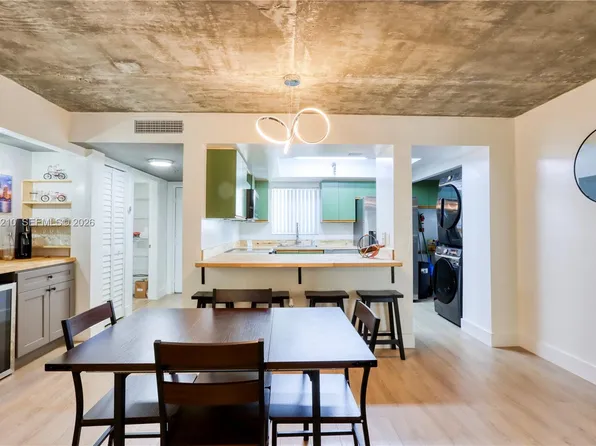 201 NW 7th St APT 307, Miami, FL 33136