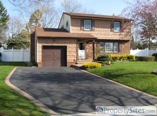 51 Ashland Dr, Kings Park, NY 11754