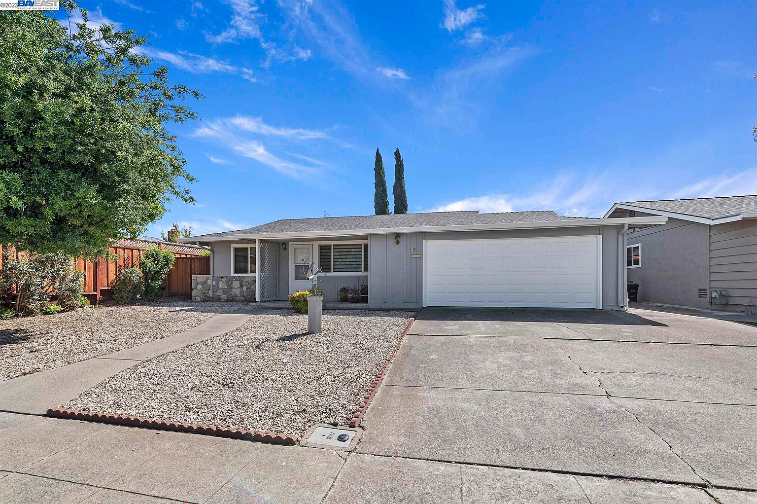 1393 Daisy Ln photo 1