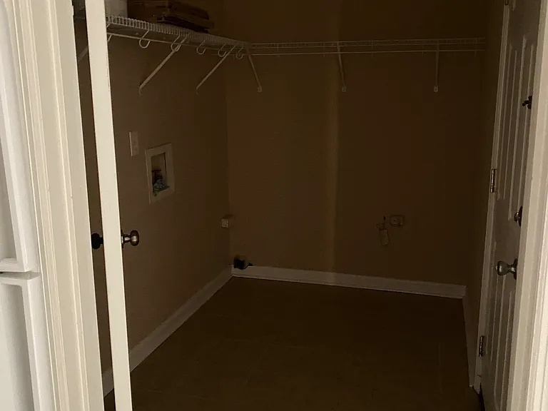 956 Margaret Dr — Photo 13