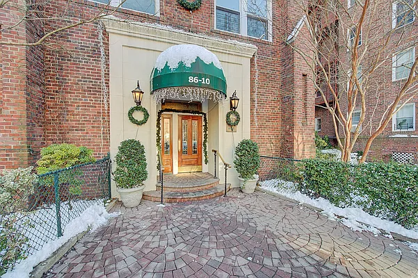 Sold by Akam Sales and Brokerage | media 28