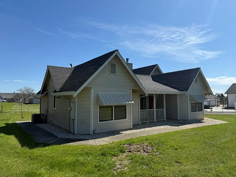 7420 Clement Rd — Photo 2
