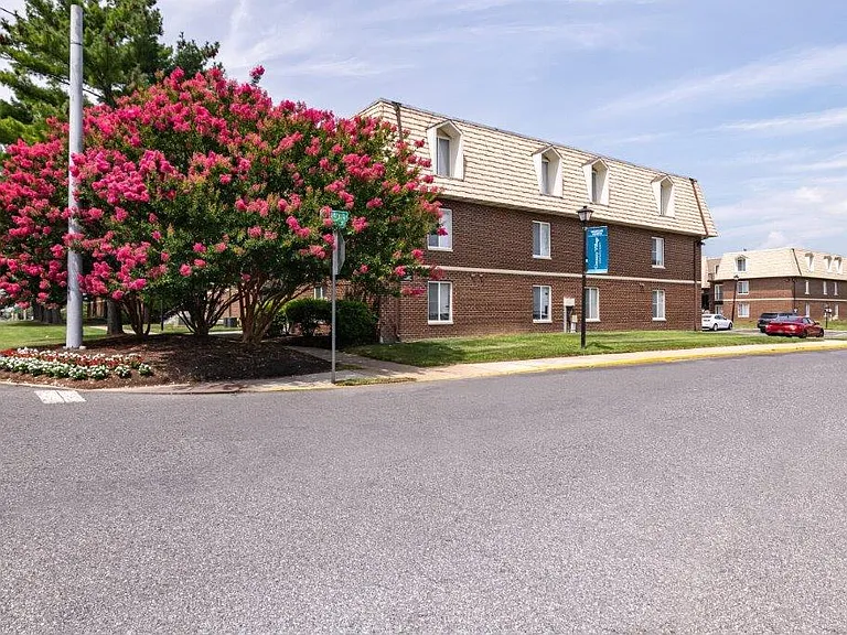 Country Village Apartment Homes — Photo 19