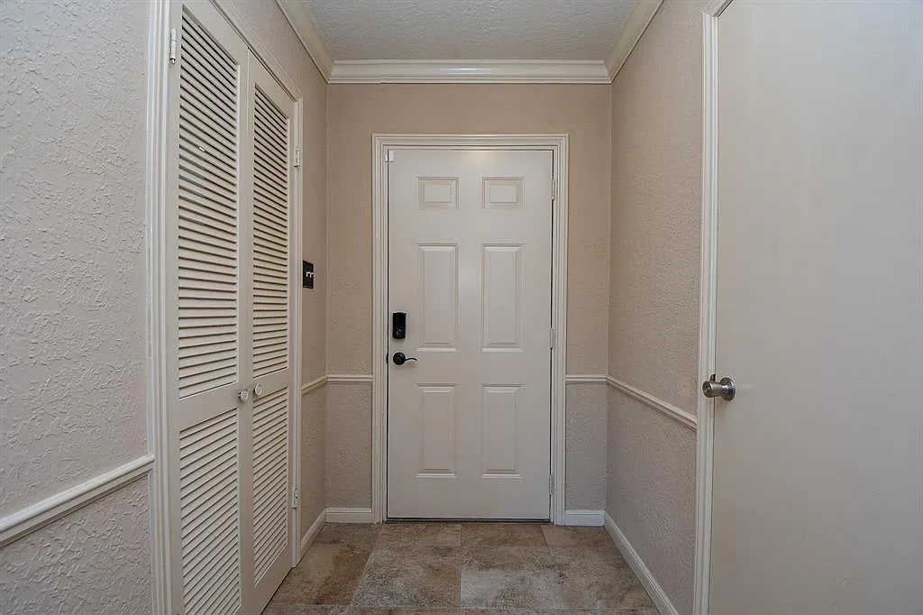 4 bed, 3.0 bath, 2007 sqft, $2,000 — Photo 4