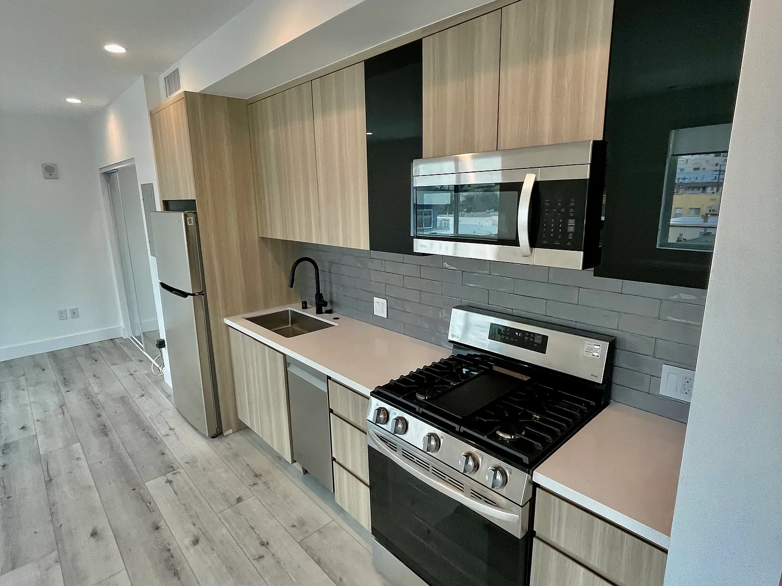 Studio, 490 sqft, $1,995 — Photo 3