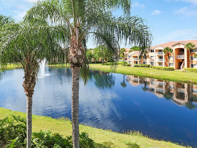 121 SW Palm Dr #306 — Photo 13