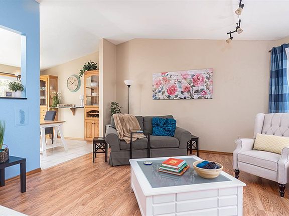 5th image of 618 Muriel St