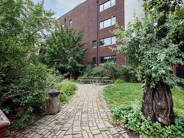 821 W Roscoe St #1 — Photo 23