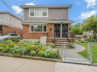 137-19 257th St #2, Rosedale, NY 11422