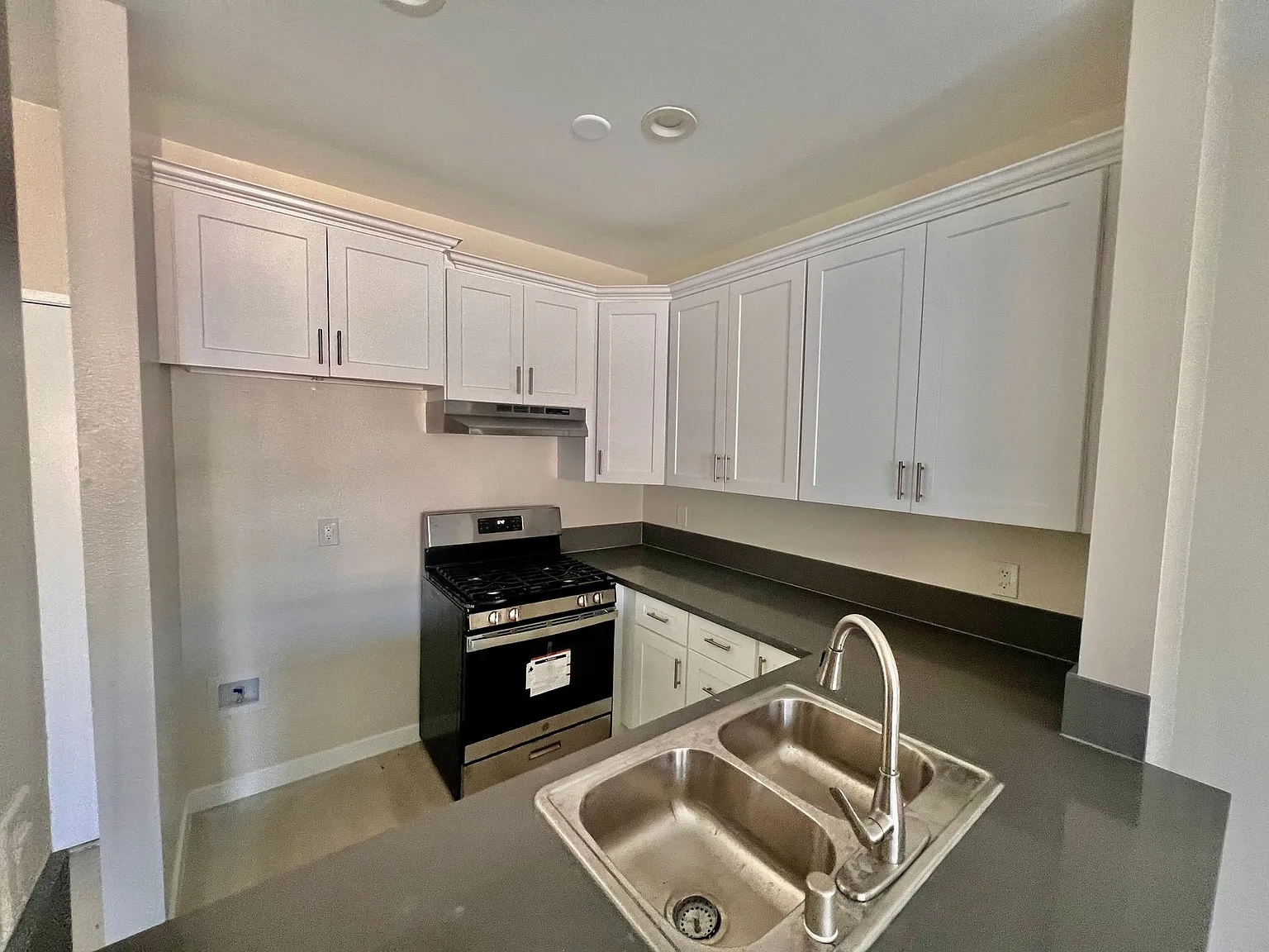Pinewood Apartments — Photo 2