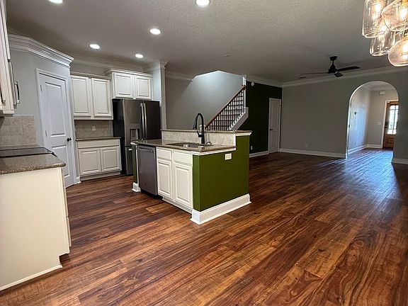 4th image of 107 Ventura Pl
