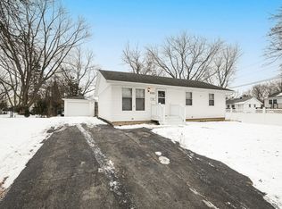 311 W Kennedy Dr, Streamwood, IL 60107