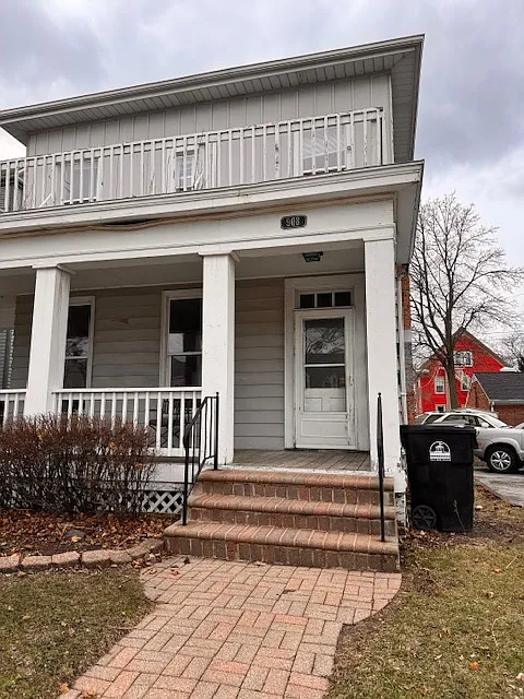 Building Photo - 908 Main St #1