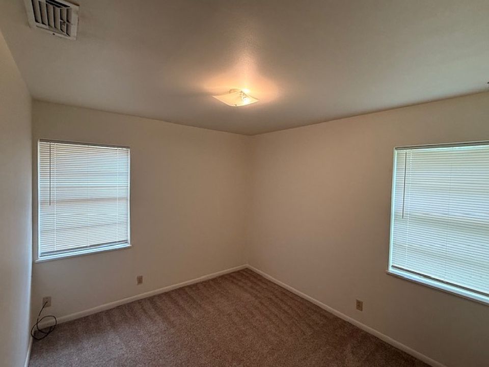 2nd image of 4002 Driftwood Ln