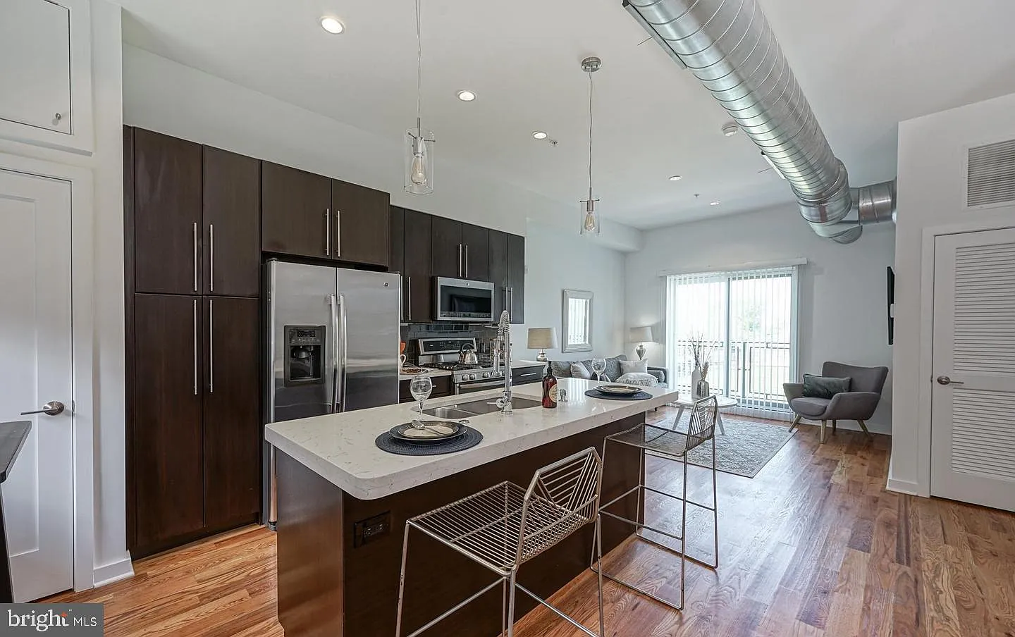 2 bed, 2.5 bath, 1092 sqft, $3,000 — Photo 2