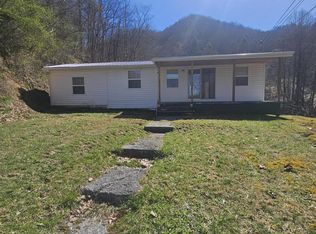 1671 New House Branch Rd, Grundy, VA 24614