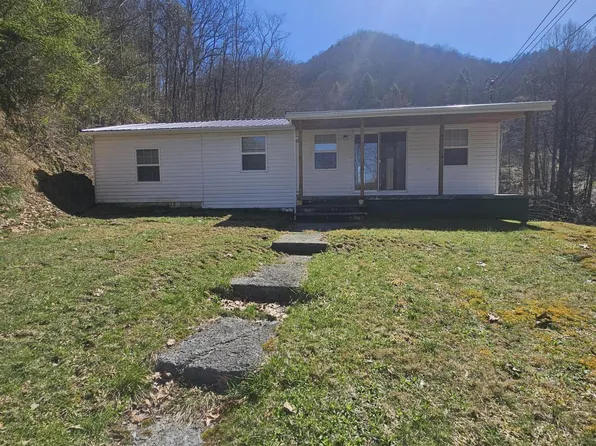 1671 New House Branch Rd, Grundy, VA 24614