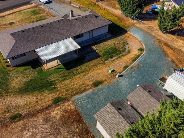 1345 Burbridge Dr, Rogue River, OR 97537