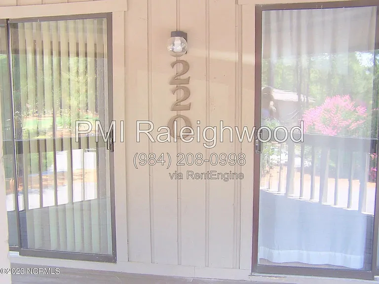 220 Foxkroft Dr — Photo 3