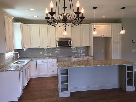 5th image of 151 Autumn Glen Dr