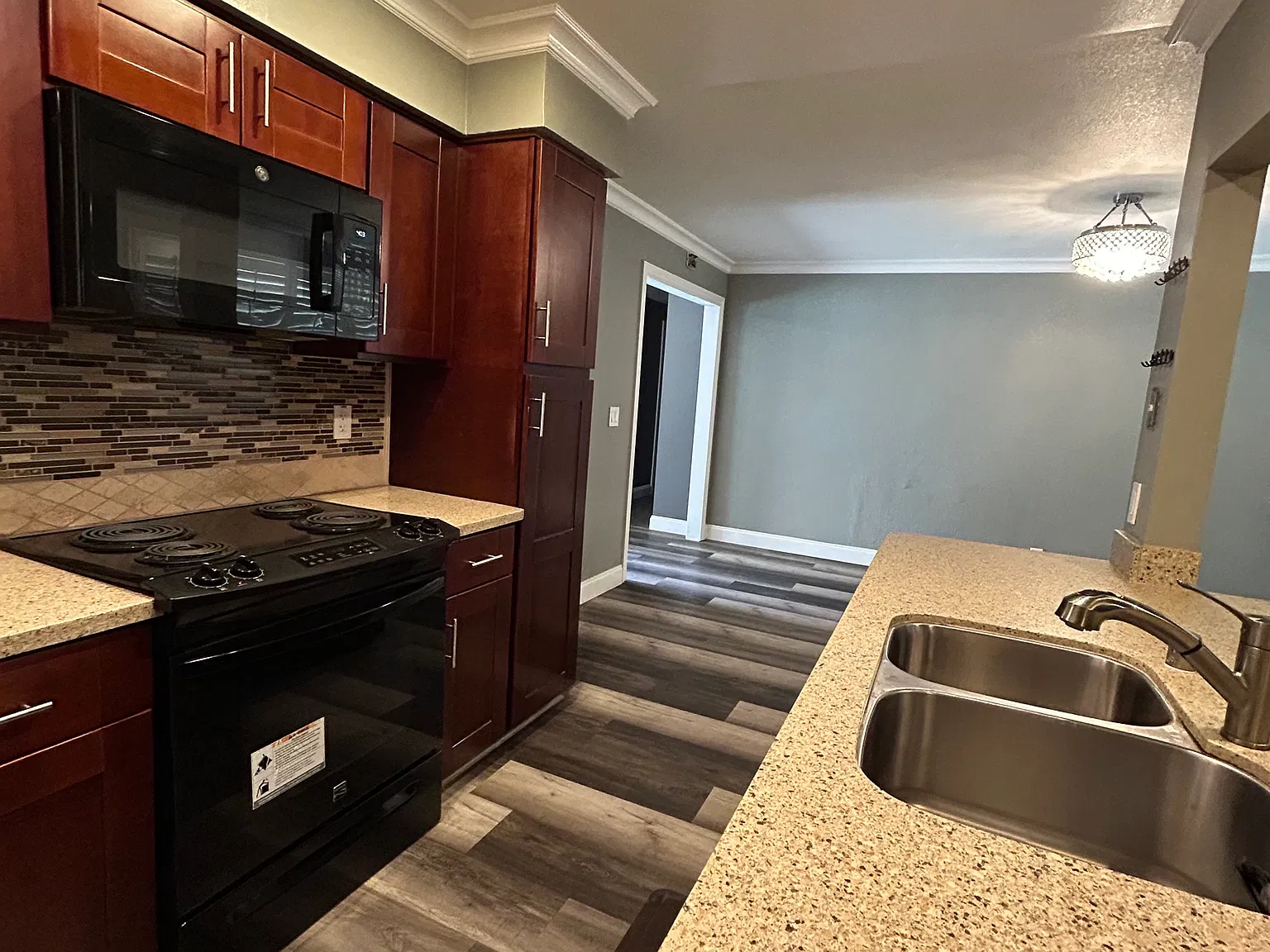 4 bed, 1800 sqft, $3,850 — Photo 4