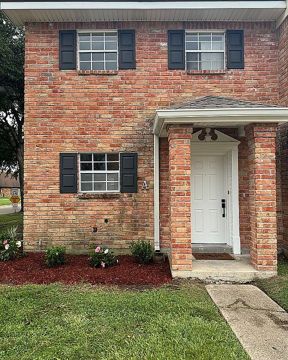 1st image of 33 Brandon Hall Dr APT A
