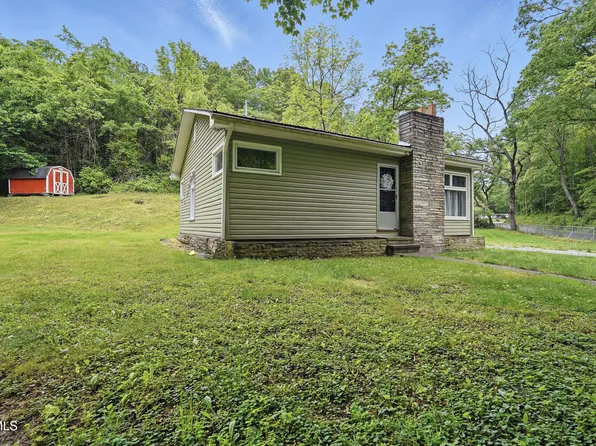 1002 Seven Springs Hollow Rd, Castlewood, VA 24224