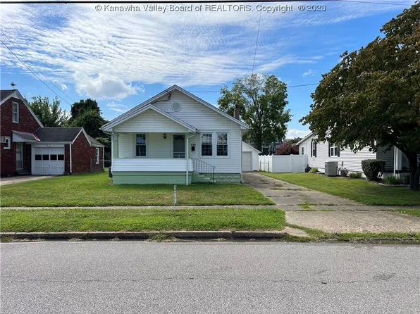 820 28th St, Vienna, WV 26105