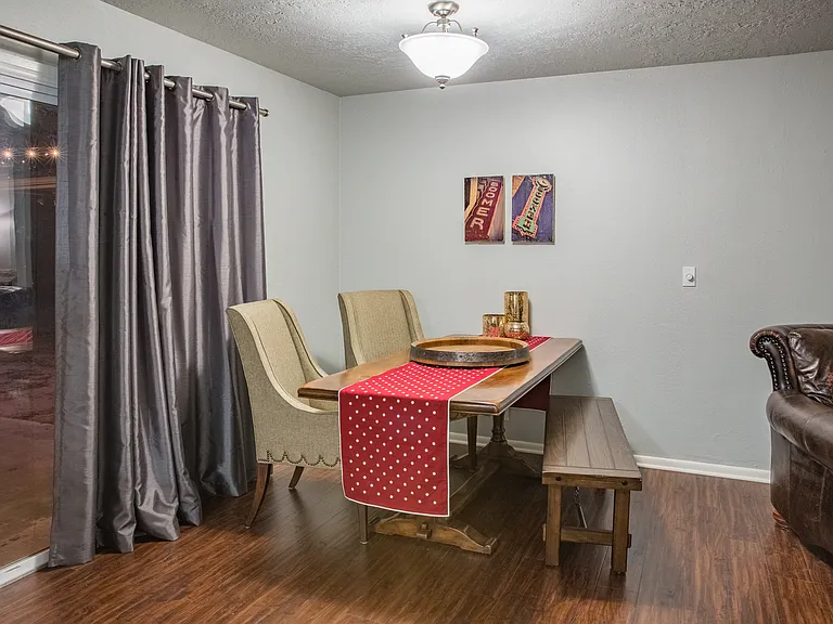 703 Normandie Dr — Photo 6