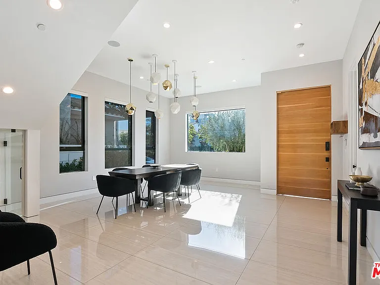 6347 Maryland Dr — Photo 2
