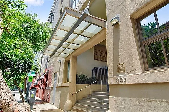 333 Julia St #204