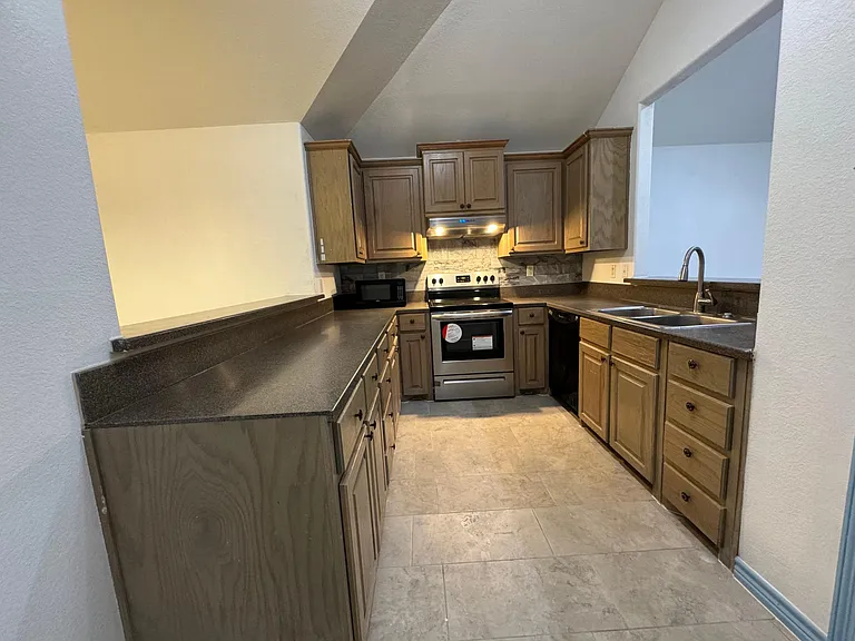 207 Anchor Ln — Photo 4