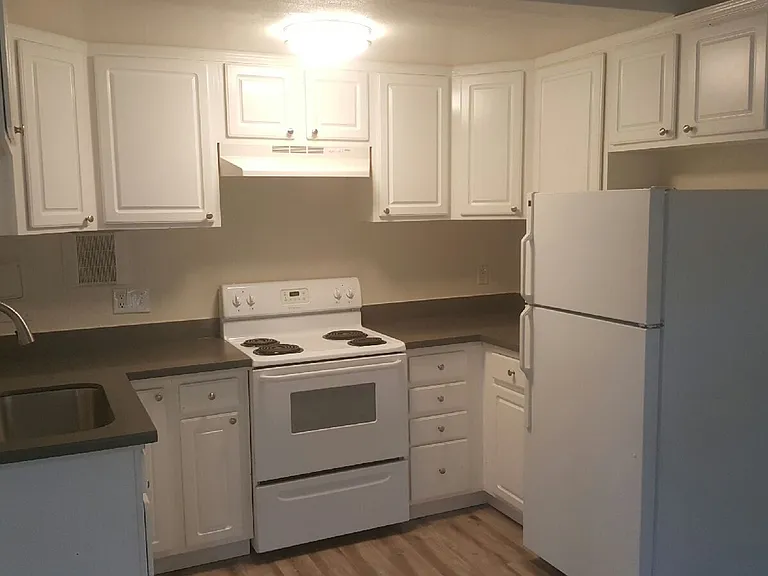 Effortless Living Near the Alaska Junction The Webster Apartments — Photo 12
