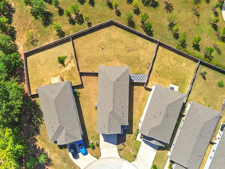 14707 Callard Ct — Photo 36