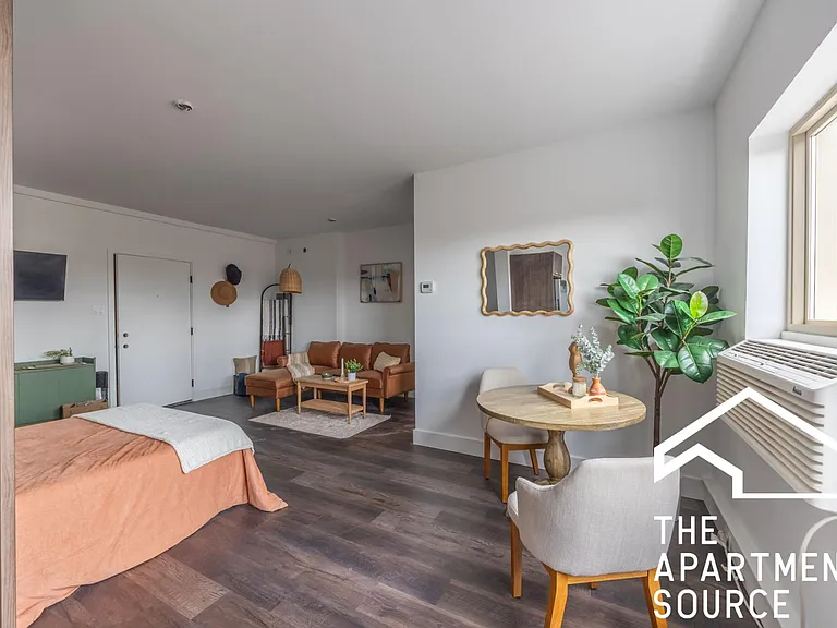 1505 W Hollywood Ave #306 — Photo 1