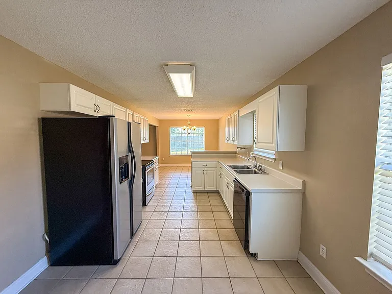 1519 Sandcliff Dr — Photo 5