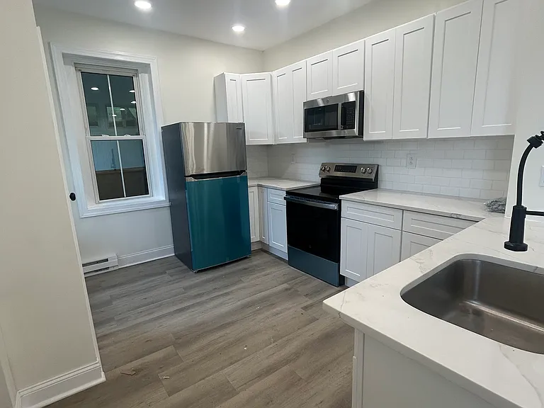 1207 W Norwegian St — Photo 8