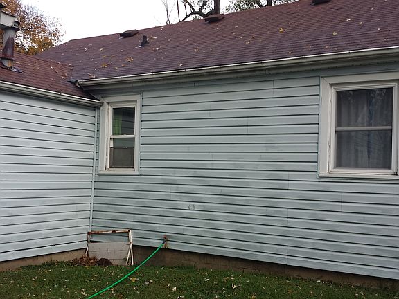 back of #2 br/ garden space