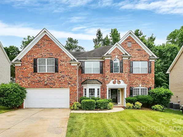 3804 Watts Bluff Dr, Charlotte, NC 28213