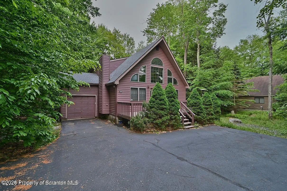3 bed, 2.0 bath, 1400 sqft, $2,395 — Photo 1