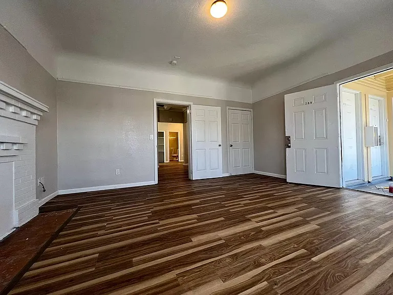 209 E Park St #1 — Photo 8