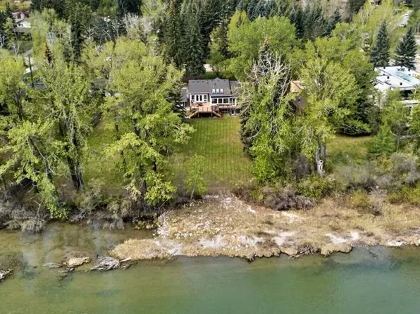 7136 SW Bow Cres NW, Calgary, AB T3B 2B9