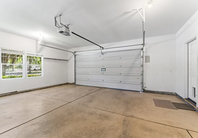 552 E Whitney Ct — Photo 36