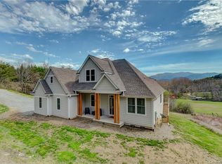 146 Feather Ln, Waynesville, NC 28786