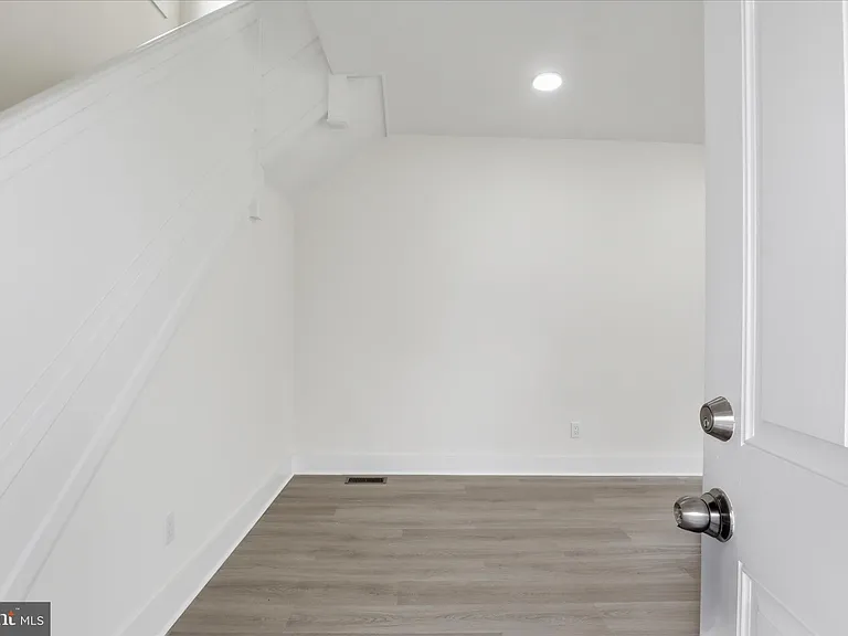 2807 Shirey Ave — Photo 7